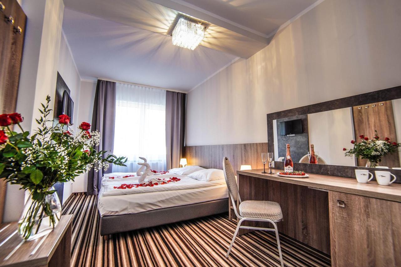 New Corner Hotel Niechorze Bagian luar foto