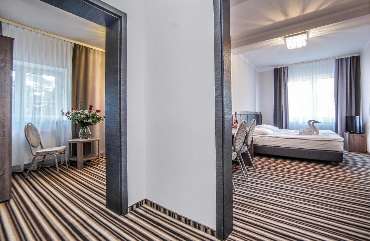 New Corner Hotel Niechorze Bagian luar foto