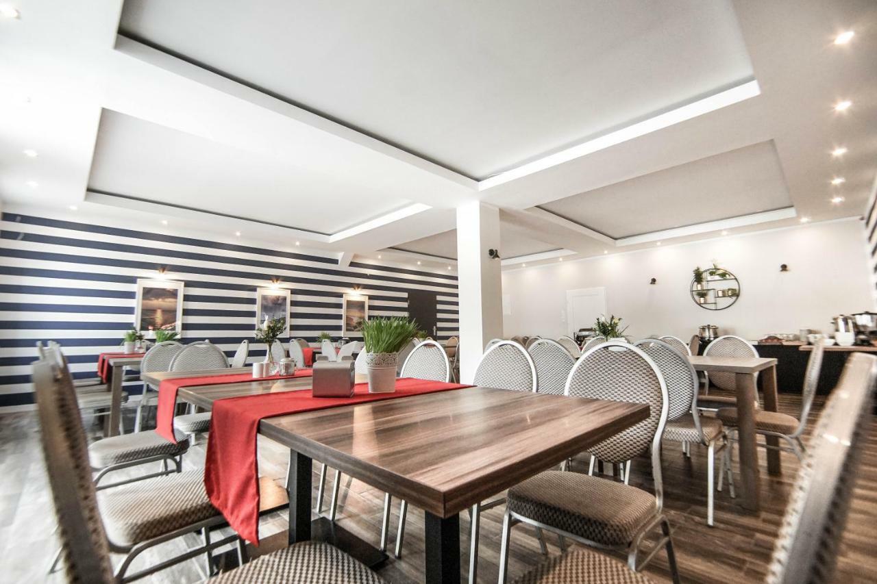 New Corner Hotel Niechorze Bagian luar foto